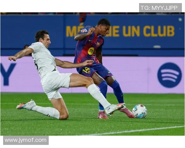 巴萨与巴伦西亚激战正酣比分悬念不断引发球迷热议